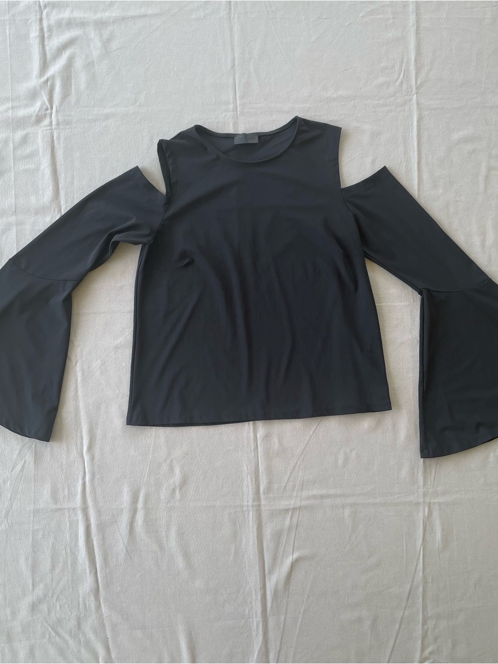 Carbon 38 Remi Shoulder Cut Out Top Top Size M Black Long Sleeve GUC